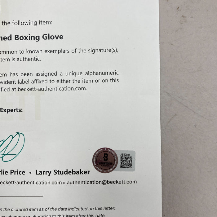 Boxing Greats Multi Signed Glove 11 Sig  Teddy Atlas Gaspar Ortega Beckett COA