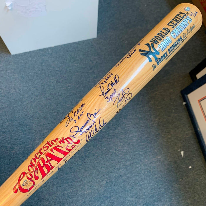 2000 Yankees Team Signed Bat Derek Jeter Mariano Rivera Inscribed "3 Peat" JSA