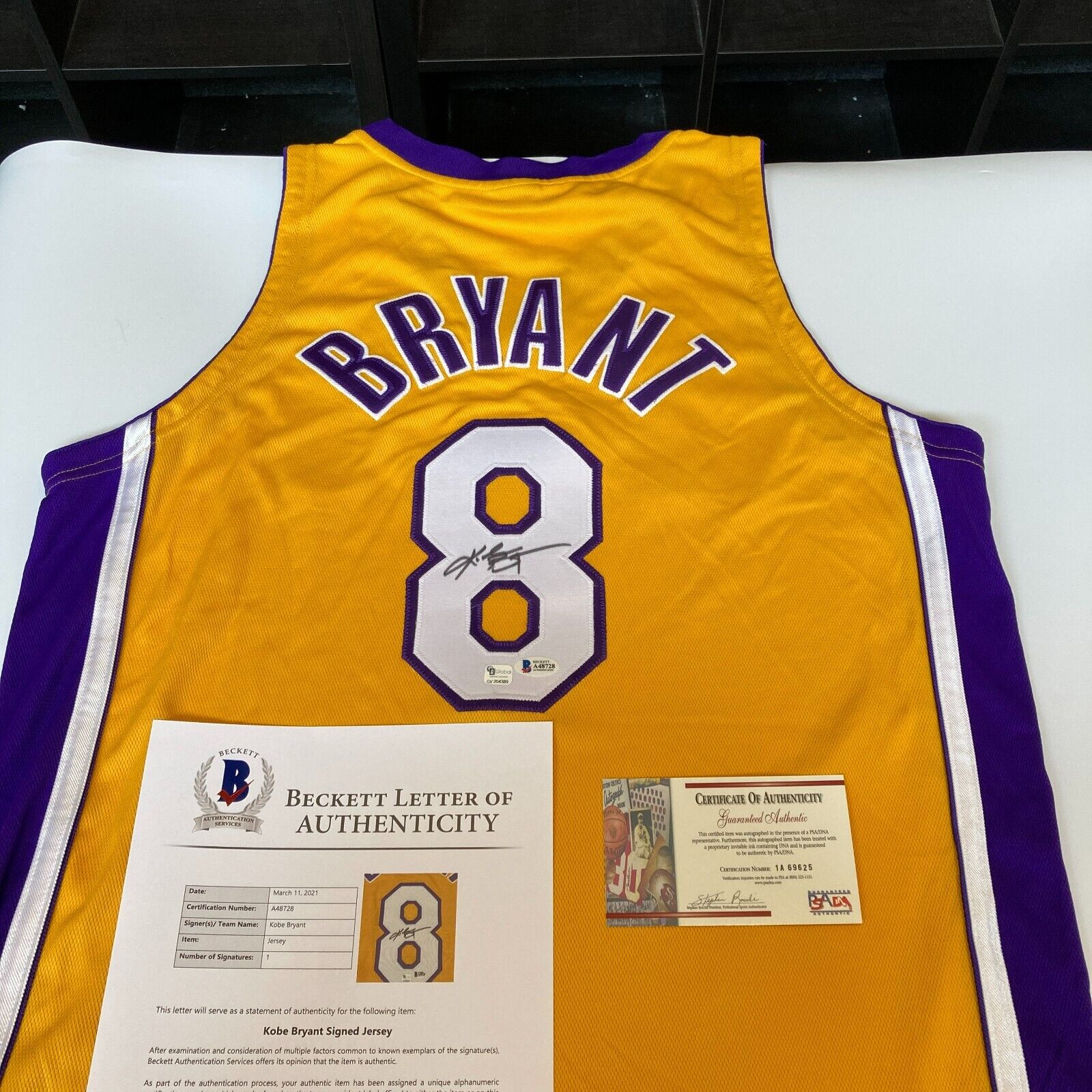 Kobe Bryant Signed Nike Los Angeles Lakers Shooting Shirt Jersey JSA COA