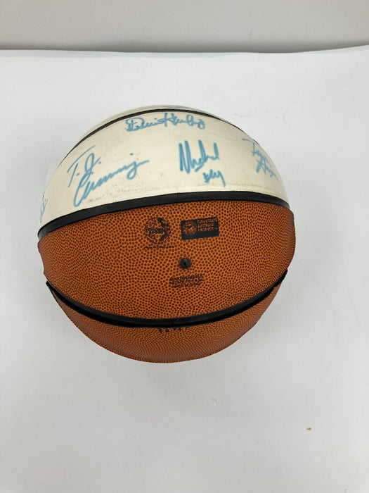 2003-2004 UCLA Bruins Team Signed Basketball Beckett COA