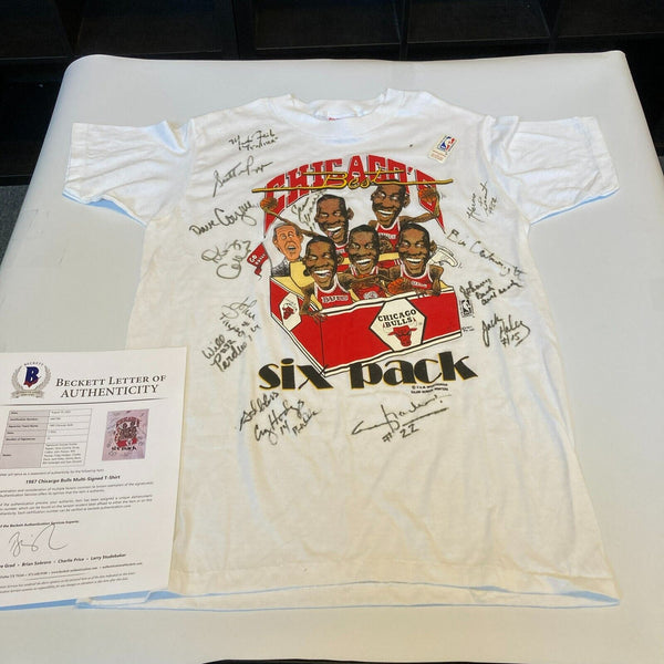 1987 Chicago Bulls Team Signed  Chicago's Six Pack T-shirt Beckett Certified
