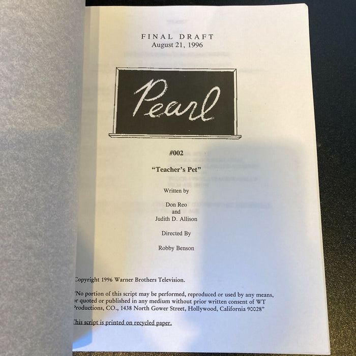 Cast Signed Pearl Movie Script JSA COA Malcolm McDowell Rhea Perlman, Carol Kane