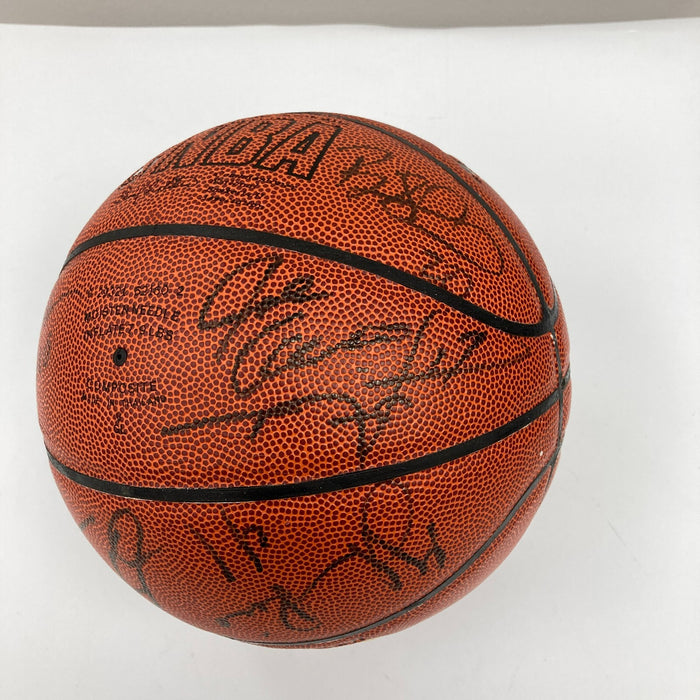 Kobe Bryant 1999-2000 Los Angeles NBA Champs Team Signed Basketball Beckett COA