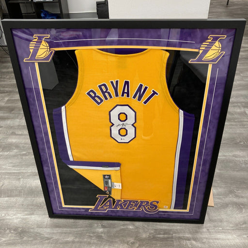 Kobe Bryant Signed 1999 Game Issued Los Angeles Lakers Jersey  Framed Beckett