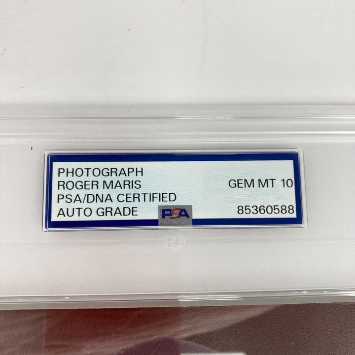 Roger Maris Signed AUtographed 8x10 Photo PSA DNA Graded 10 GEM MINT