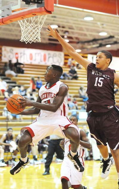 Patrick Mahomes 2013 Whitehouse Wildcats High School Team Signed Basketball JSA