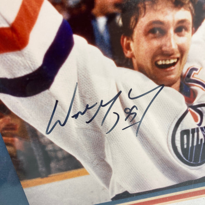 Wayne Gretzky Signed Hockey Stick & Photo Puck Display UDA Upper Deck COA