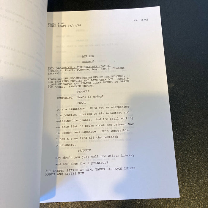 Cast Signed Pearl Movie Script JSA COA Malcolm McDowell Rhea Perlman, Carol Kane