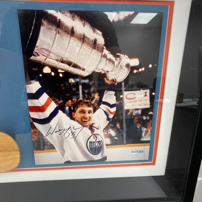 Wayne Gretzky Signed Hockey Stick & Photo Puck Display UDA Upper Deck COA