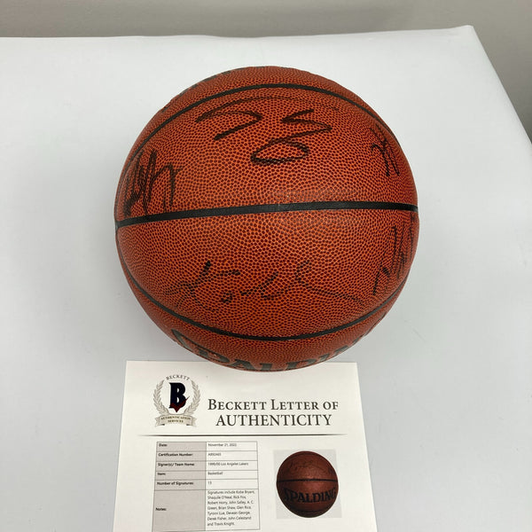 Kobe Bryant 1999-2000 Los Angeles NBA Champs Team Signed Basketball Beckett COA