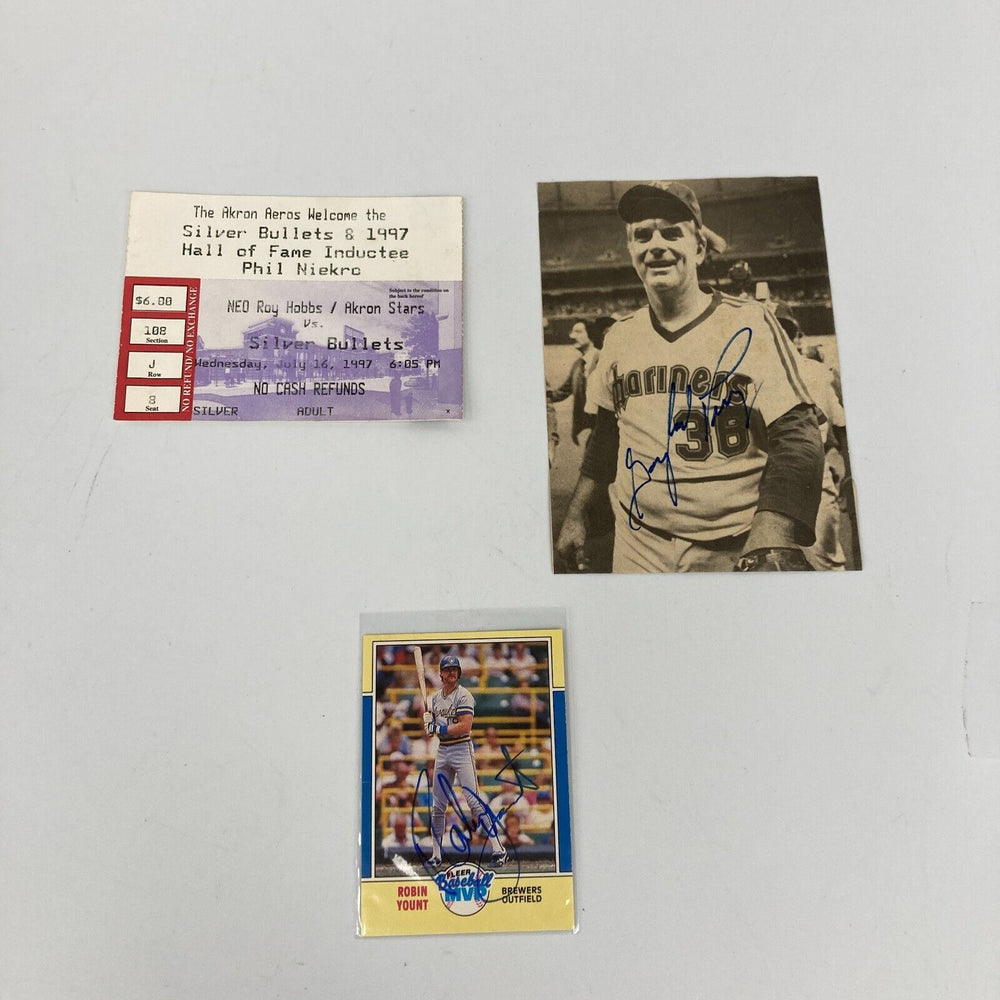 Robin Yount Signed 1988 Fleer Baseball Card & Gaylord Perry Signed Photo