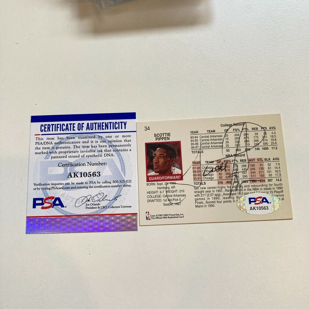 Scottie Pippen Autographed 1993 NBA Hoops authentic card with COA