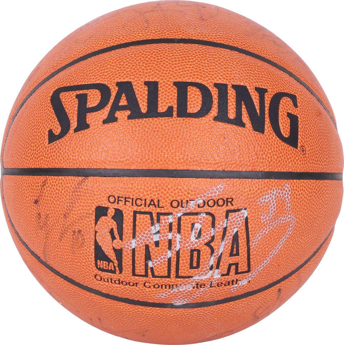 Kobe Bryant 2000-01 Los Angeles Lakers NBA Champs Team Signed Basketball PSA