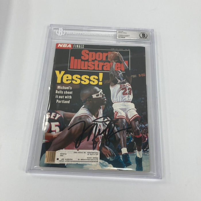 Michael Jordan Signed 1992 NBA Finals Sports Illustrated Beckett Graded 9 MINT