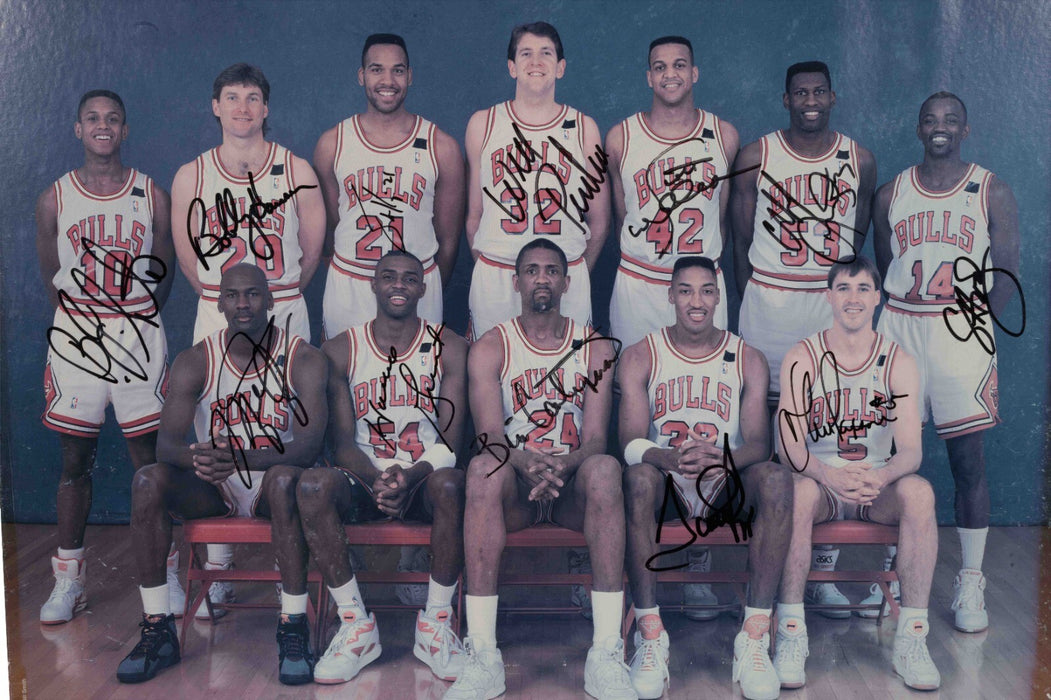 Michael Jordan 1991-92 Chicago Bulls NBA Champs Team Signed 18x21 Poster PSA DNA