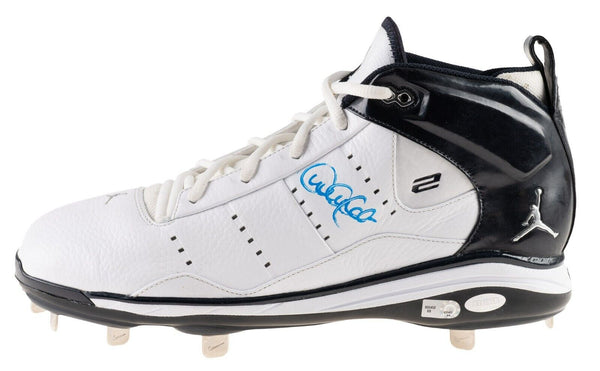 Derek Jeter Signed Jordan Game Model Baseball Cleat Steiner & MLB Holograms