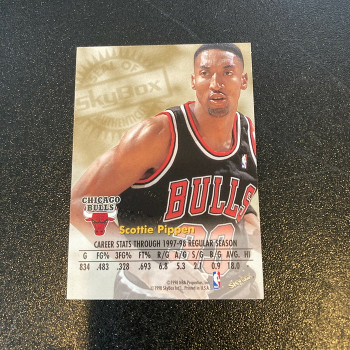 1998-99 Skybox Autographics Scottie Pippen  Autograph Basketball Card