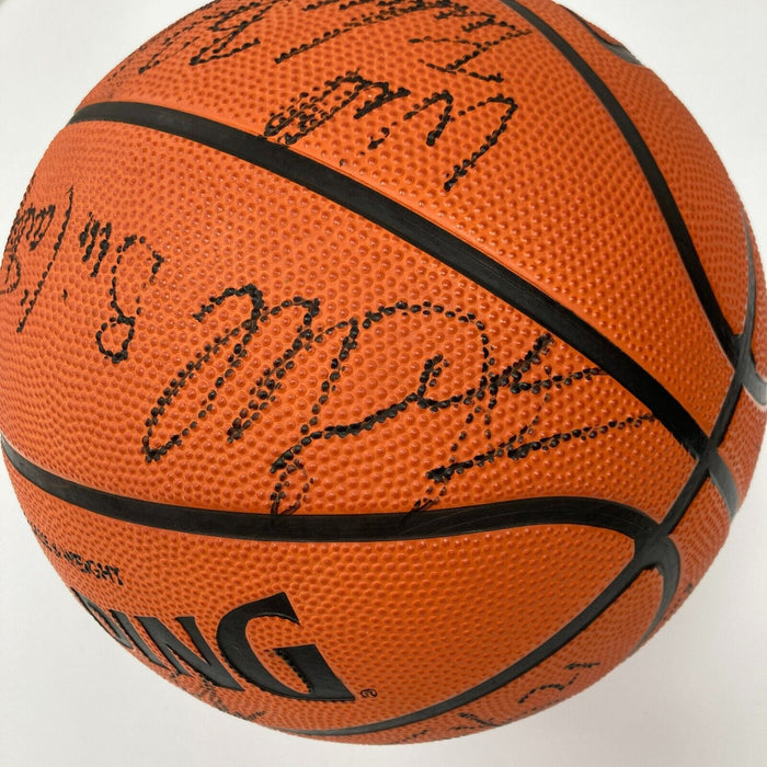 Michael Jordan 1991-92 Chicago Bulls NBA Champs Team Signed Basketball Beckett