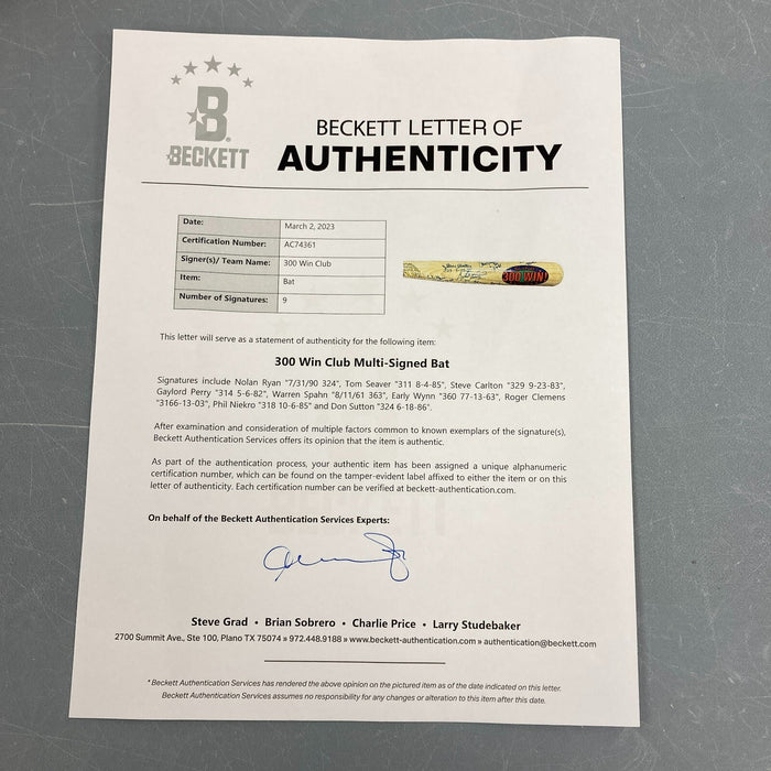 Beautiful 300 Win Club Signed Baseball Bat With Inscriptions Beckett COA
