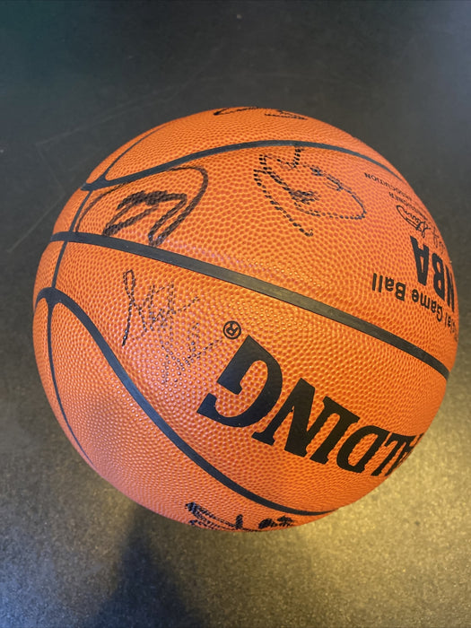 Lebron James Rookie 2003-04 Cleveland Cavaliers Team Signed Basketball PSA DNA