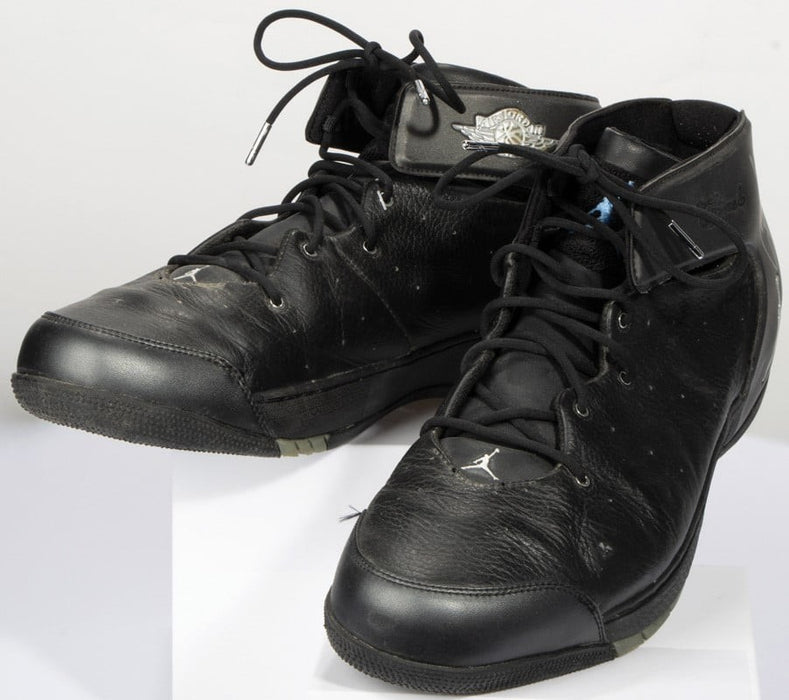 2004 Rookie-Era Signed Game Used Jordan Sneakers JSA & MEARS