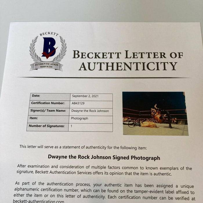 Dwayne The Rock Johnson Signed 4x6 WWF Wrestling Card Beckett COA