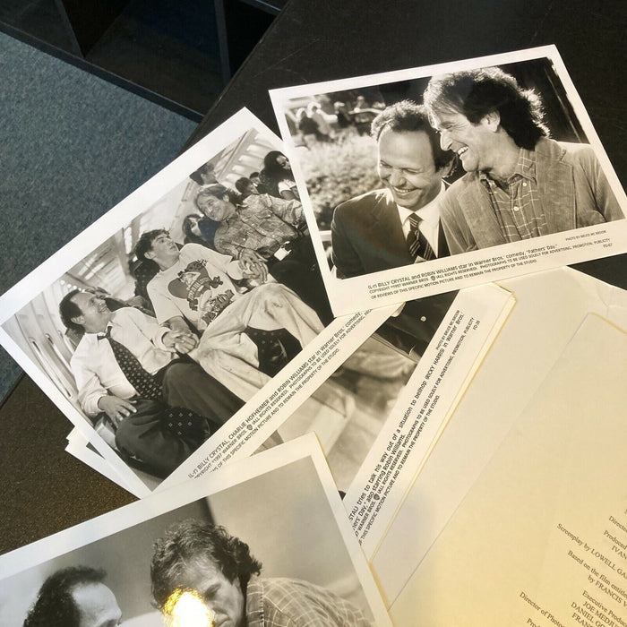 Robin Williams Signed Father's Day Movie Folder With Photos JSA COA