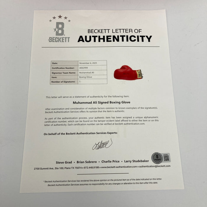 Muhammad Ali Signed Everlast Boxing Glove Beckett COA