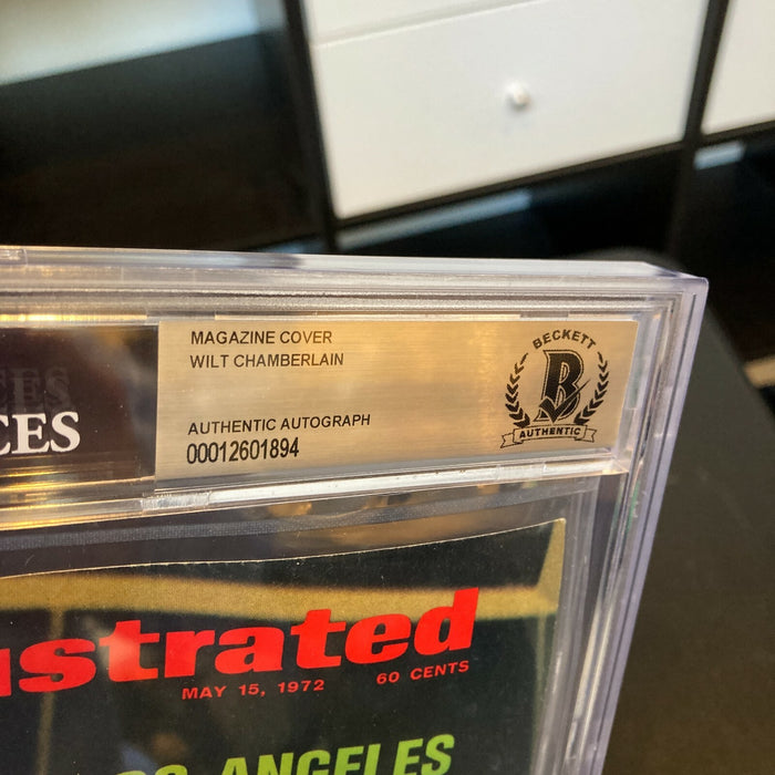 Wilt Chamberlain Signed 1962 Lakers Champs Sports Illustrated Cover Beckett BGS