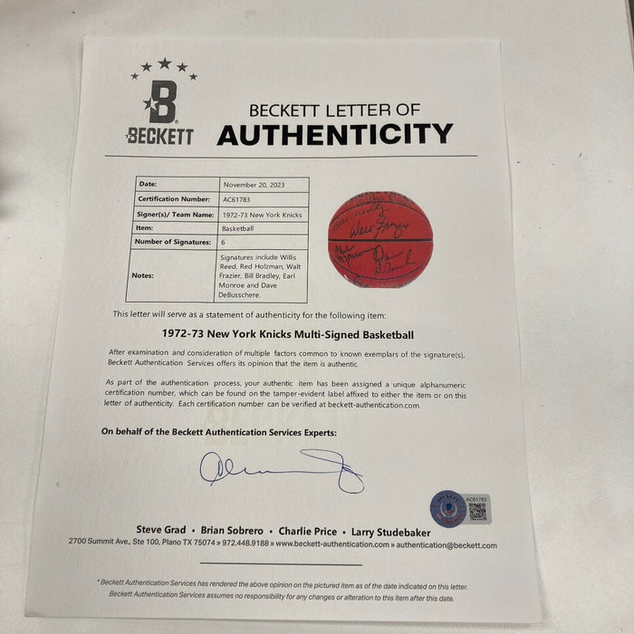 1972-73 New York Knicks NBA Champs Team Signed NBA Game Basketball UDA COA