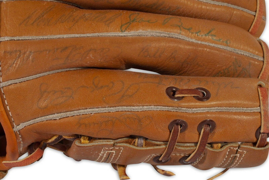 1959 Los Angeles Dodgers World Series Champs Team Signed 1950's Glove Beckett