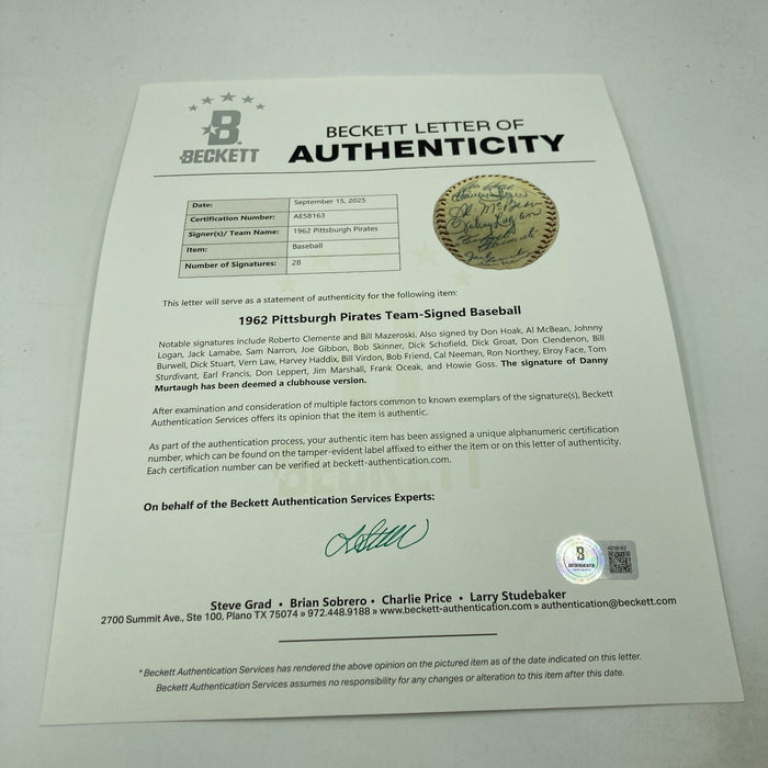 Roberto Clemente 1962 Pittsburgh Pirates Team Signed Baseball PSA DNA 8 N Mint