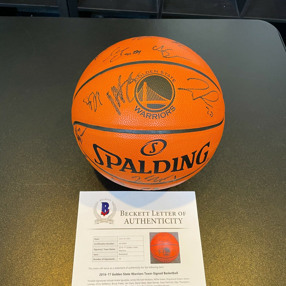 2016-17 Golden State Warriors NBA Champs Team Signed Game Basketball Beckett COA
