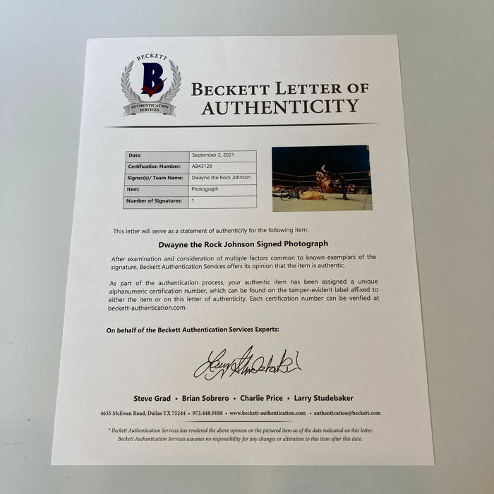 Dwayne The Rock Johnson Signed 4x6 WWF Wrestling Card Beckett COA