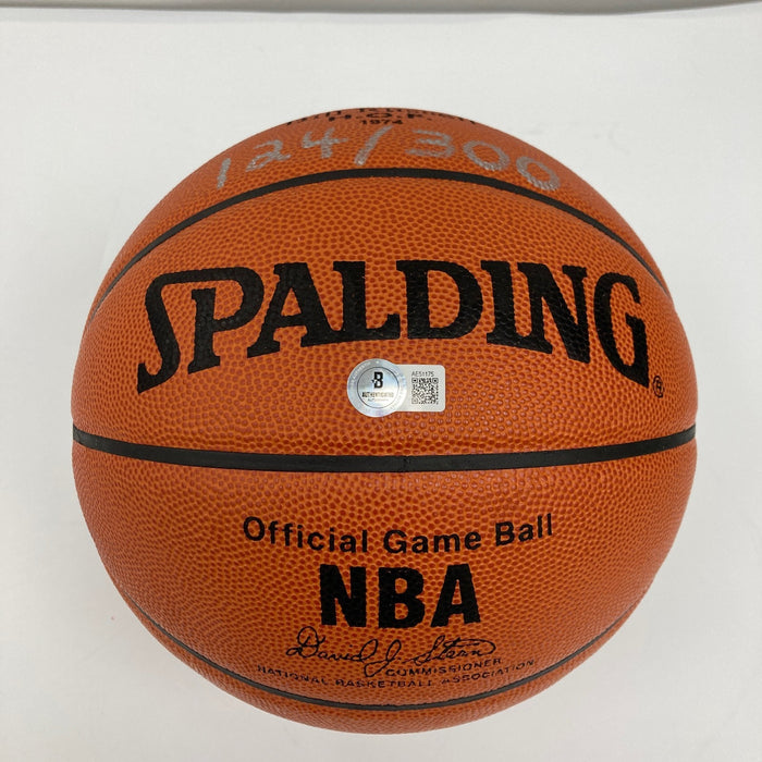 Bill Russell Signed 1974 Hall Of Fame Official Game Basketball Beckett COA