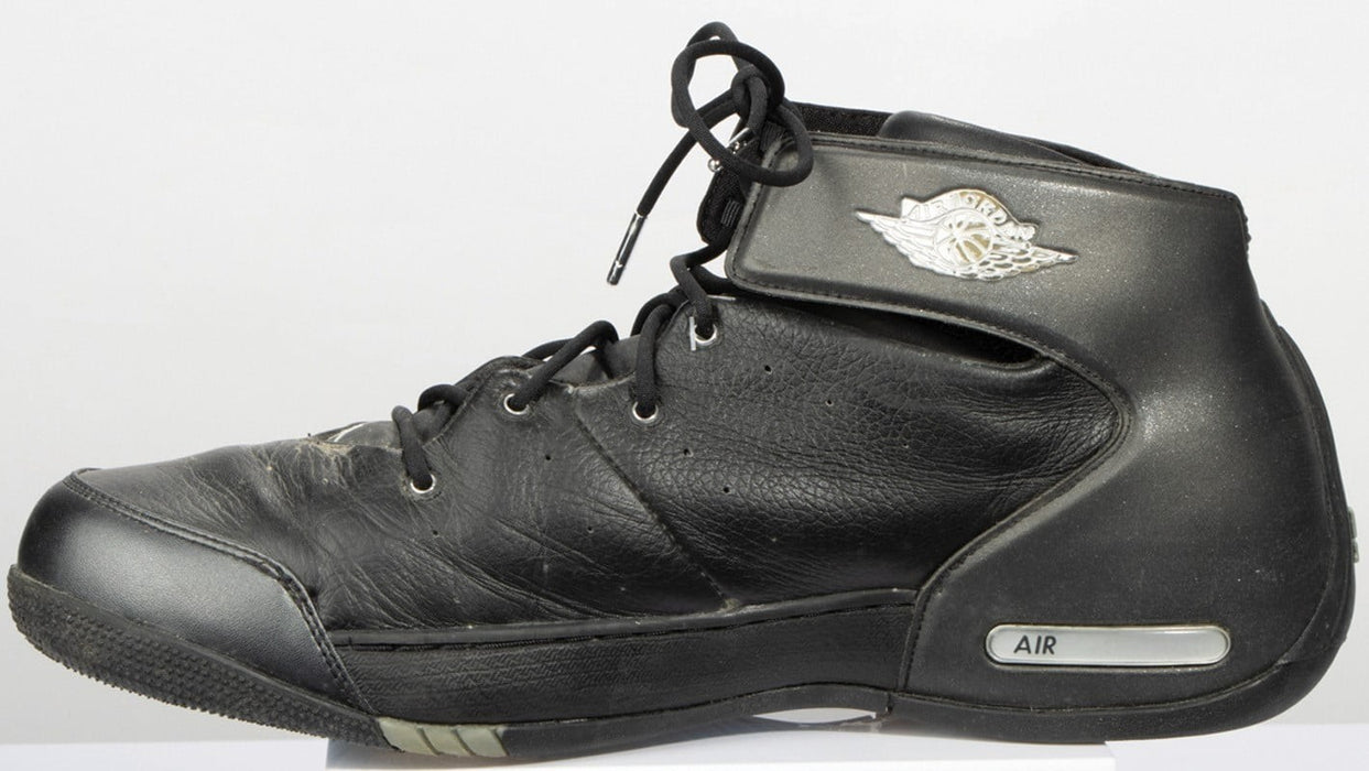 2004 Rookie-Era Signed Game Used Jordan Sneakers JSA & MEARS
