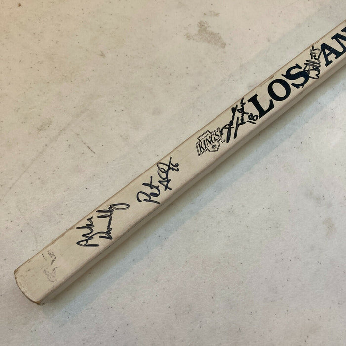 1991-92 Los Angeles Kings Stanley Cup Team Signed Stick Wayne Gretzky JSA COA
