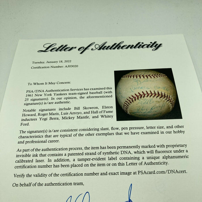 1961 New York Yankees W.S. Champs Team Signed Baseball Mickey Mantle Maris PSA