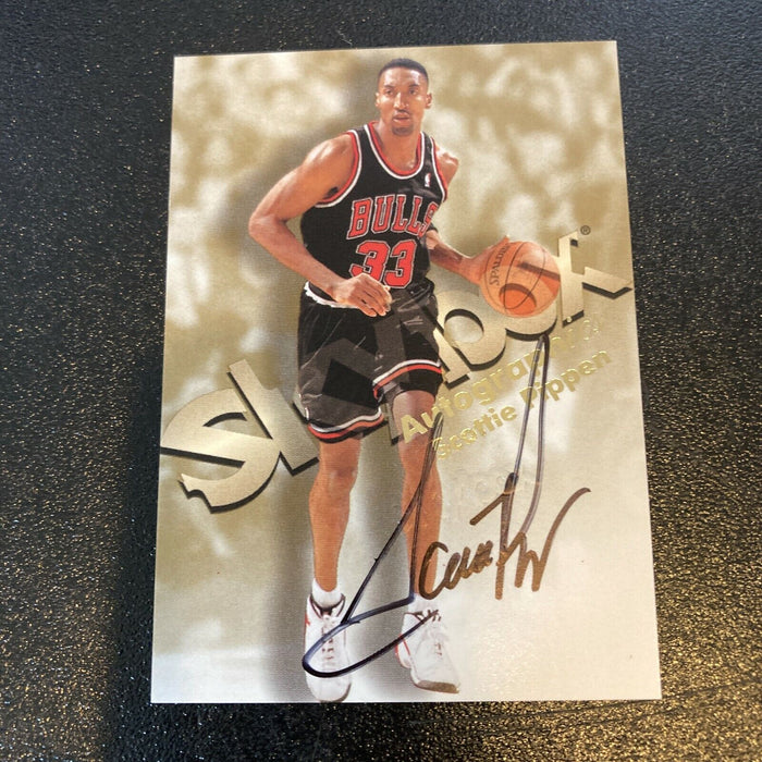 1998-99 Skybox Autographics Scottie Pippen  Autograph Basketball Card