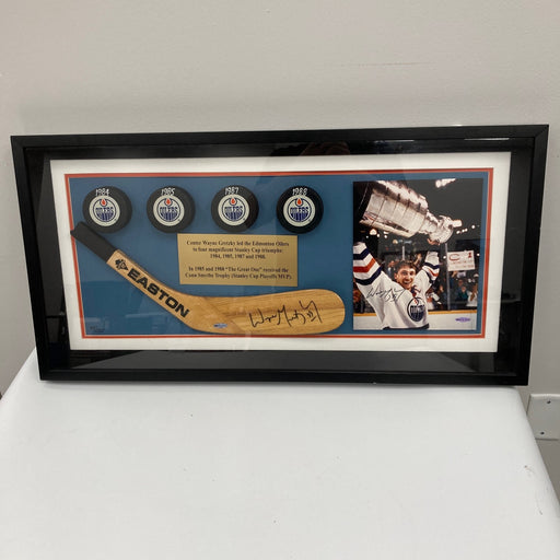 Wayne Gretzky Signed Hockey Stick & Photo Puck Display UDA Upper Deck COA