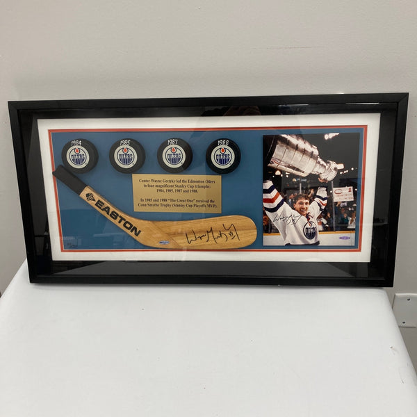 Wayne Gretzky Signed Hockey Stick & Photo Puck Display UDA Upper Deck COA