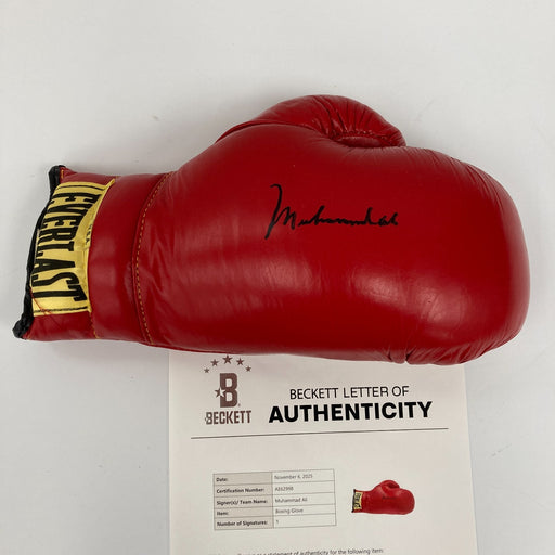 Muhammad Ali Signed Everlast Boxing Glove Beckett COA