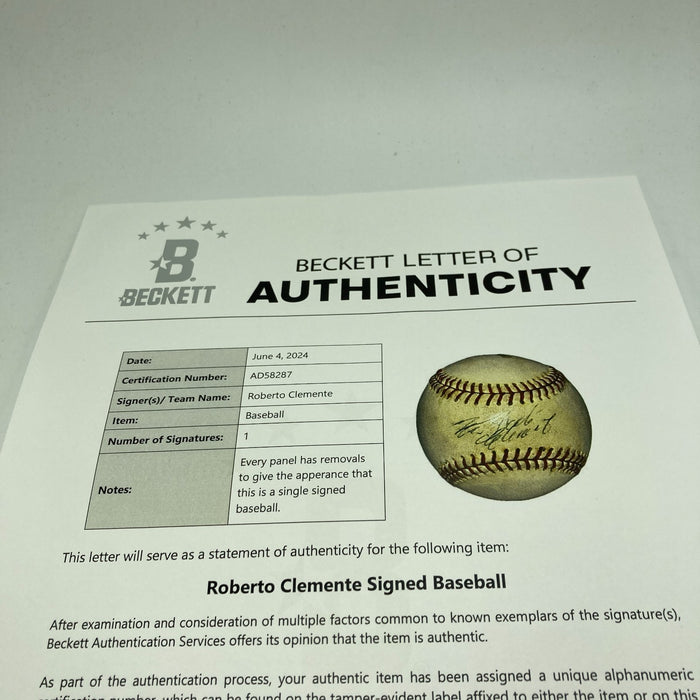 Roberto Clemente Sweet Spot Signed Baseball Beckett COA