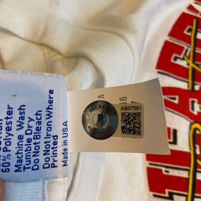 1987 Chicago Bulls Team Signed  Chicago's Six Pack T-shirt Beckett Certified
