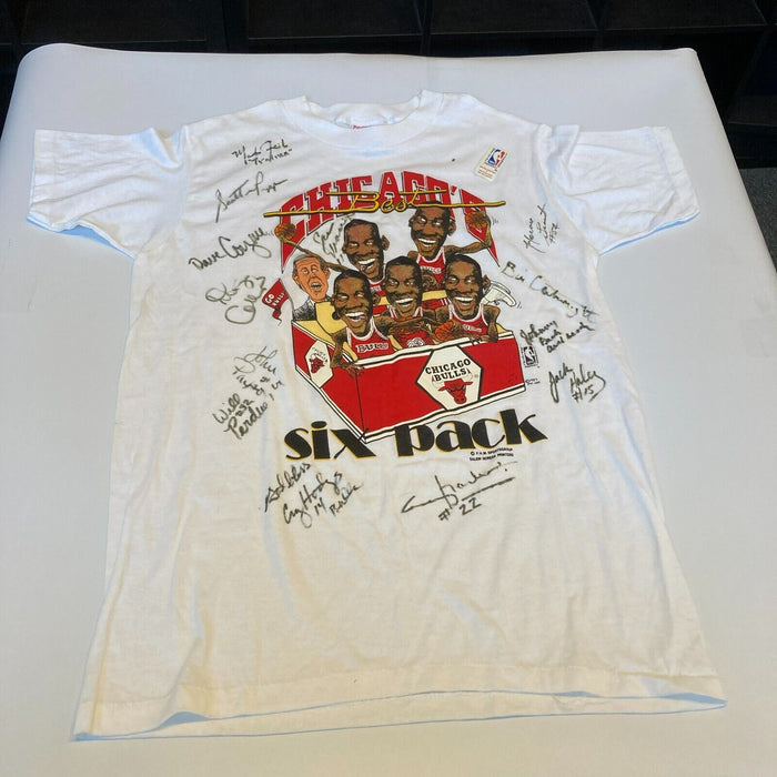 1987 Chicago Bulls Team Signed  Chicago's Six Pack T-shirt Beckett Certified