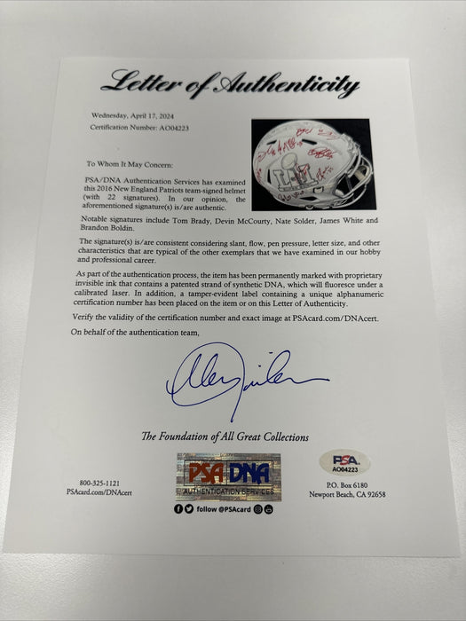 Tom Brady 2016 New England Patriots Super Bowl LI Champs Team Signed Helmet PSA