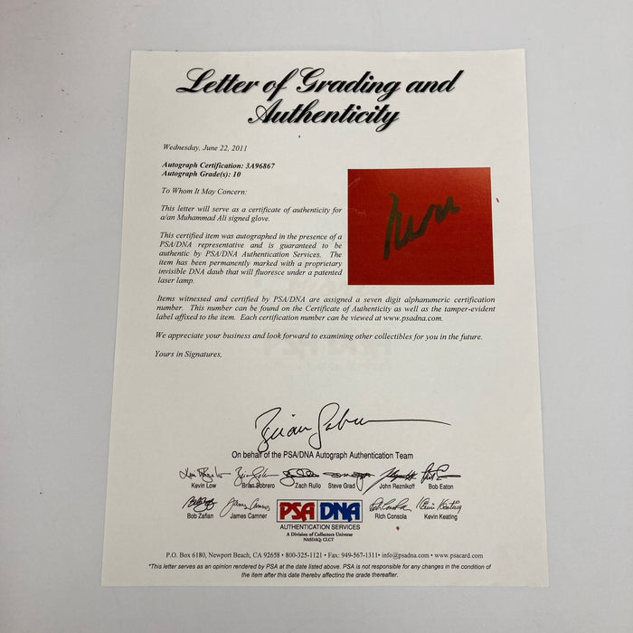 Muhammad Ali Signed Everlast Boxing Glove PSA DNA Graded GEM MINT 10