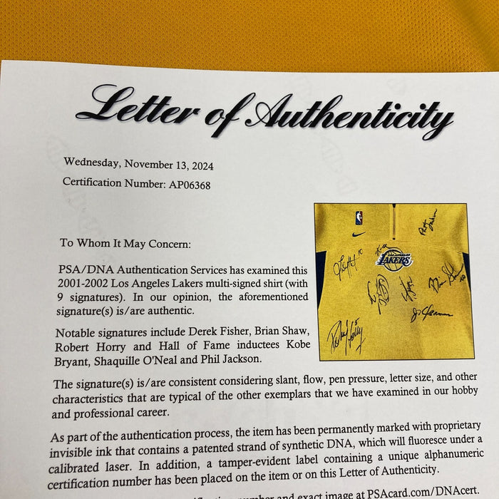 Kobe Bryant 2001-02 Los Angeles Lakers NBA Champs Team Signed Jersey PSA DNA COA