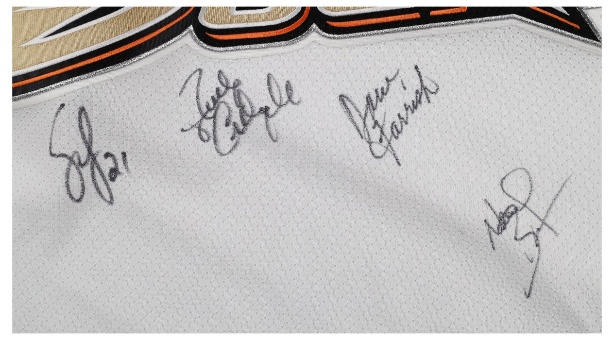 2006-07 Anaheim Ducks Stanley Cups Champs Team Signed Jersey Beckett COA