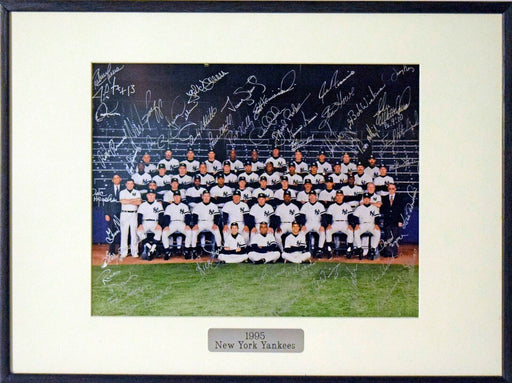 Stunning Derek Jeter Rookie 1995 New York Yankees Team Signed Photo JSA COA